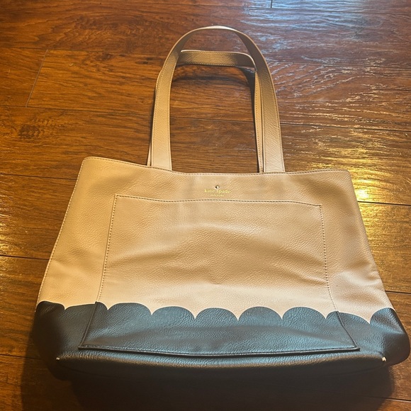 Kate Spade New York
Leather Tote - Picture 6 of 12